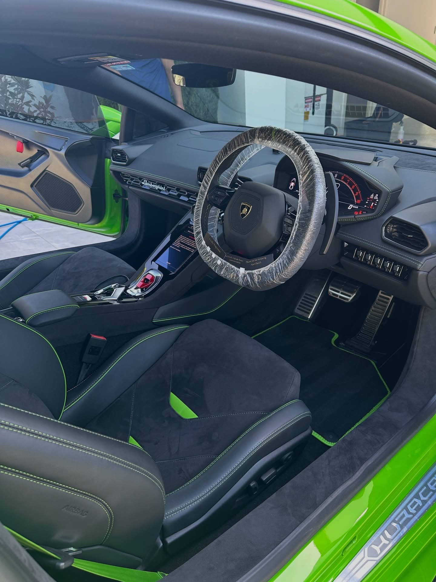 Lamborghini Huracan interior